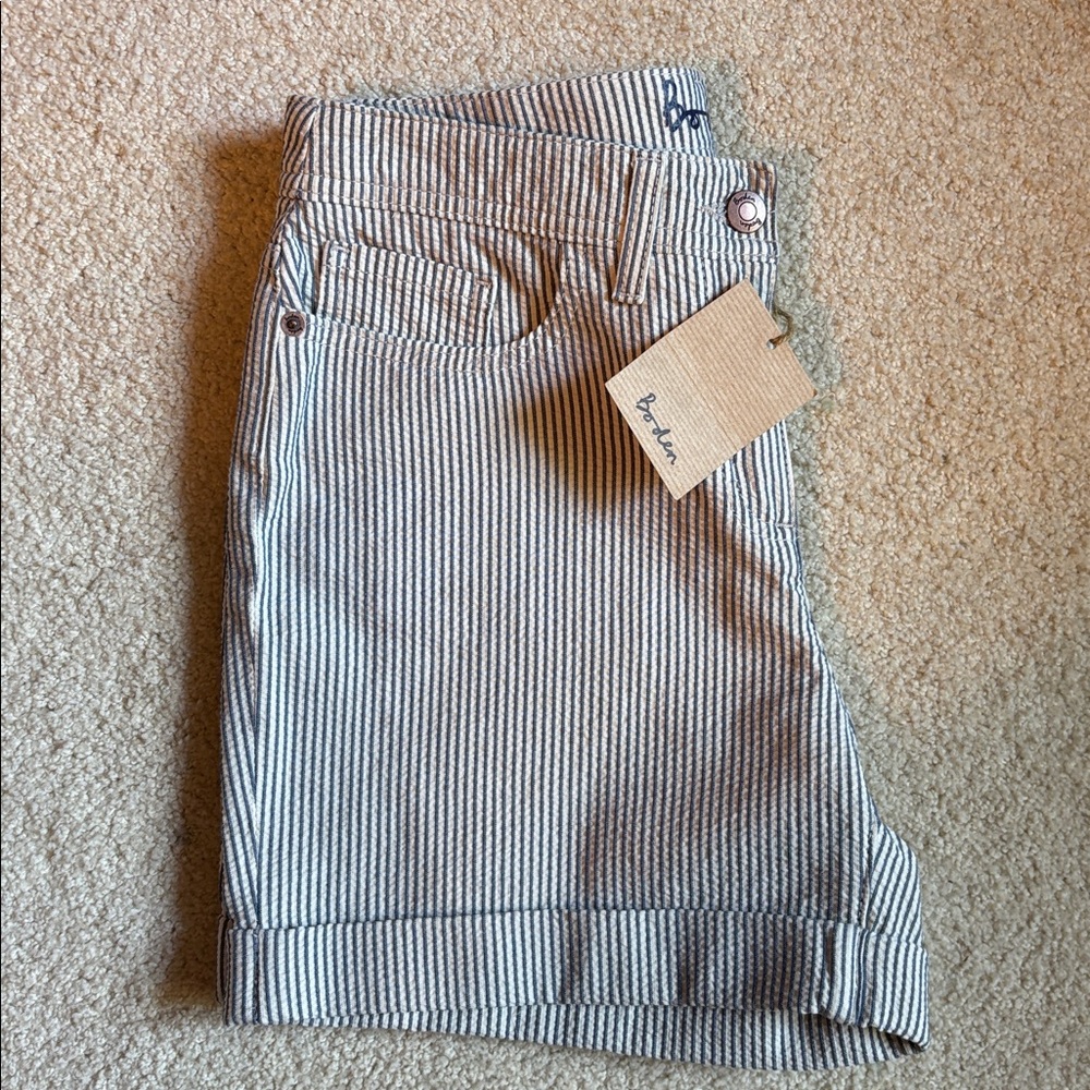 NWT Boden Seersucker Blue and White Stripe Cotton Shorts with Cuffs size 6